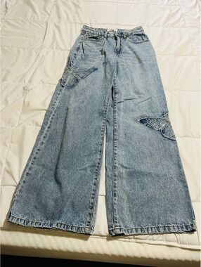 Butterflies stitched light blue boyfriend jeans wide leg Cotton On size 2
